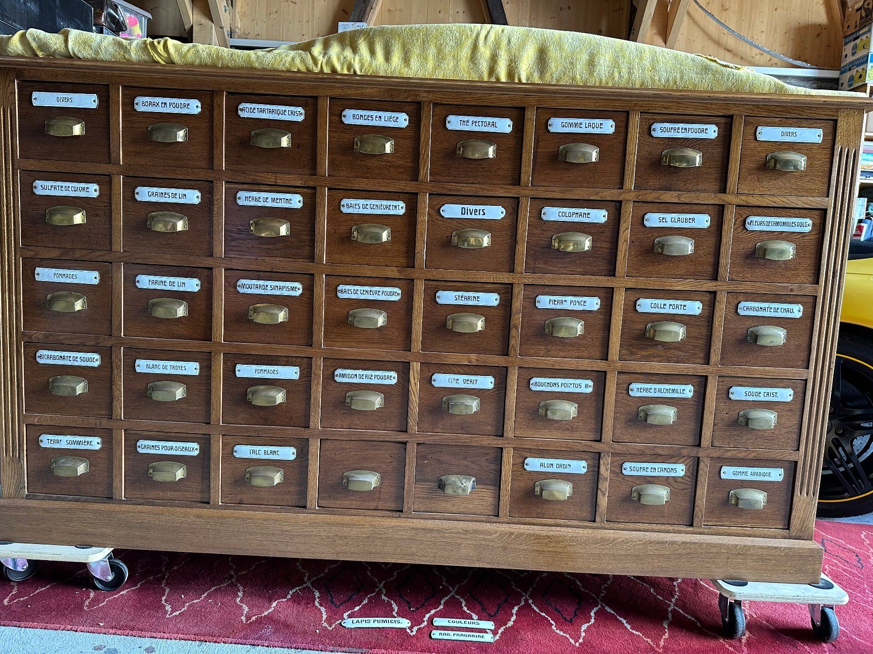 Cassettiere: Ancien meuble de droguerie – Usato da Ste-Croix venduto da BuffetSC 1
