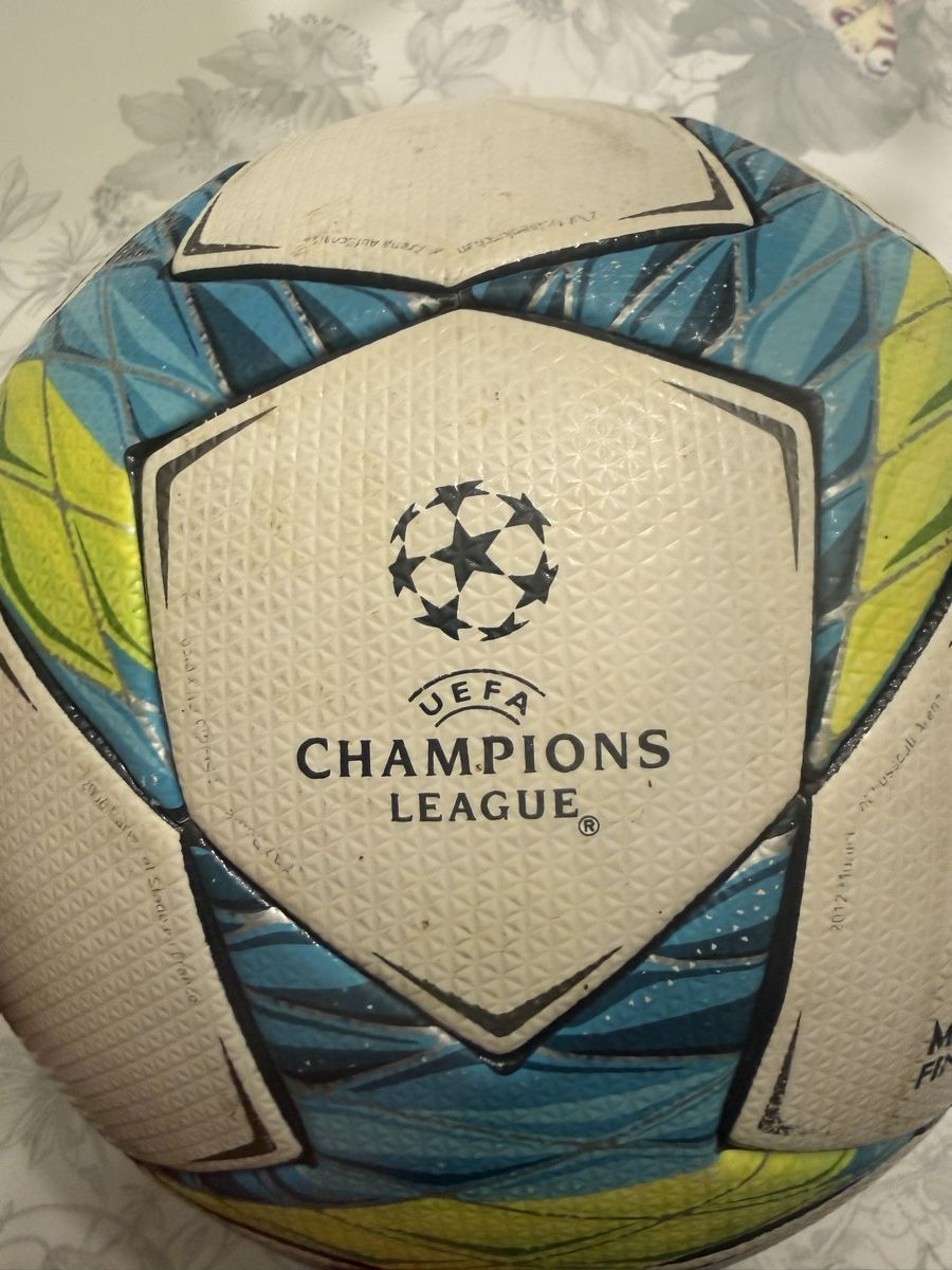 Adidas Ballons: Champions League Final Ball 2012 – D'occasion à eglisau par schmied1992 1