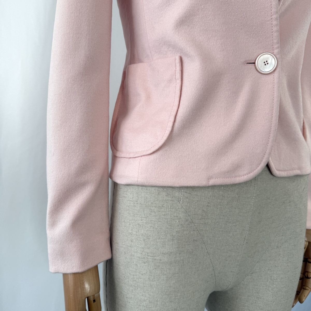 Akris Giacche: AKRIS Pink Cashmere Jacket – Usato da Emmen venduto da Colette-Juliette 2