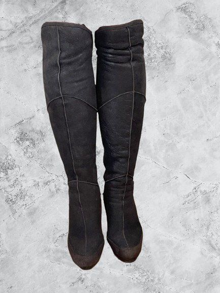 Ugg Scarpe da donna: Bottes UGG Taille 37 En peau de mouton – Nuovo (secondo la descrizione) da Genève venduto da TradeCH