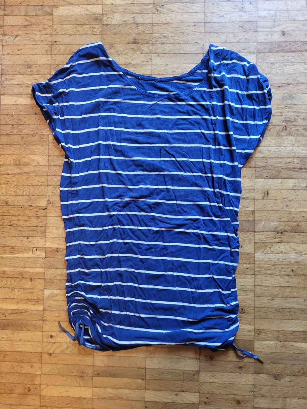 T-shirt: Drei Umstands-Oberteile Grösse M – Usato da Winterthur venduto da BOU002 3