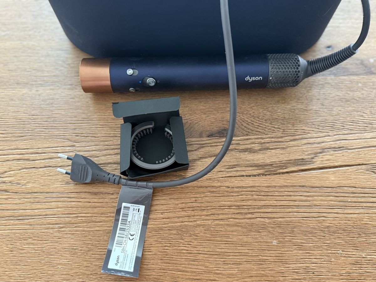 Dyson Piastre & Arricciacapelli: Dyson Airwrap mit Zubehör – Usato da Kradolf venduto da lar_fbp9 3