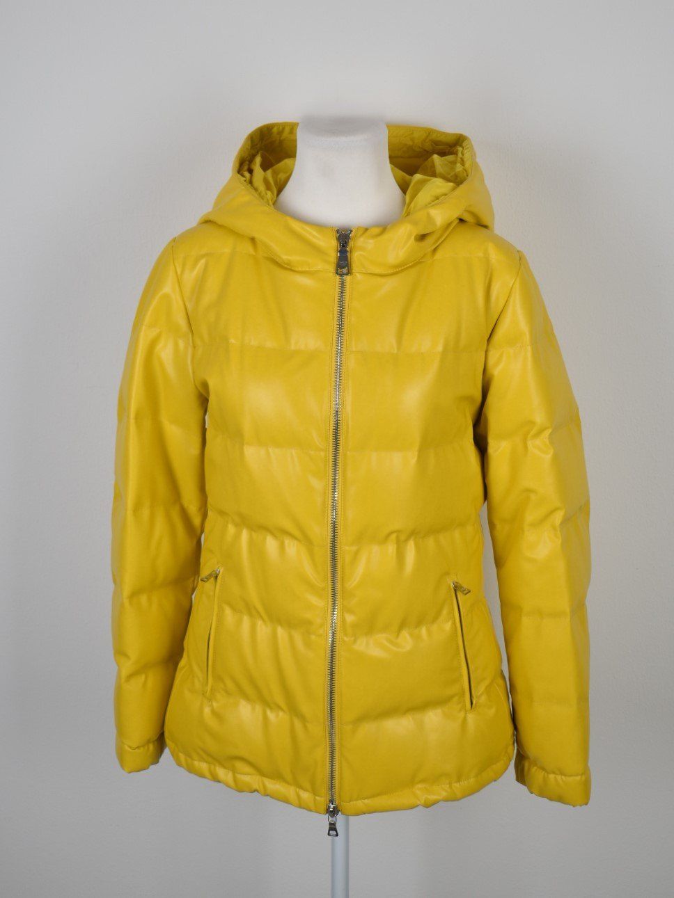 Prada Jacken: Prada Daunenjacke Gr.36/38 (44) – Neu (gemäss Beschreibung) aus Nürensdorf von 2ND_STORY