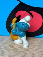 Schlumpf mit gelber Gitarre