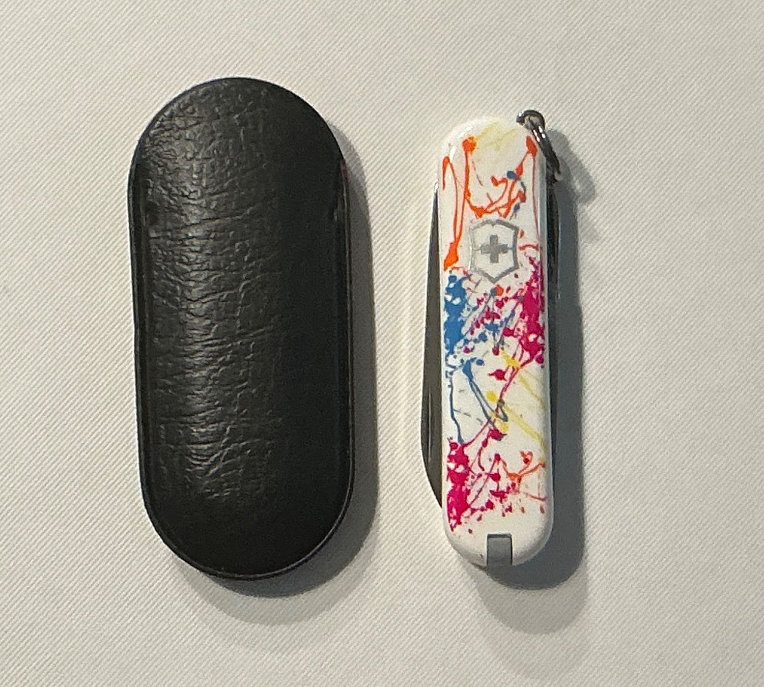Victorinox Coltelli tascabile: Victorinox Classic Limited Edition 2010 Splatter – Nuovo (secondo la descrizione) da St. Margrethen SG venduto da vista23