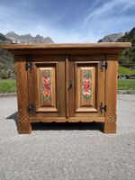 Rustikaler Bauernschrank, handbemalt - Vintage Charme!