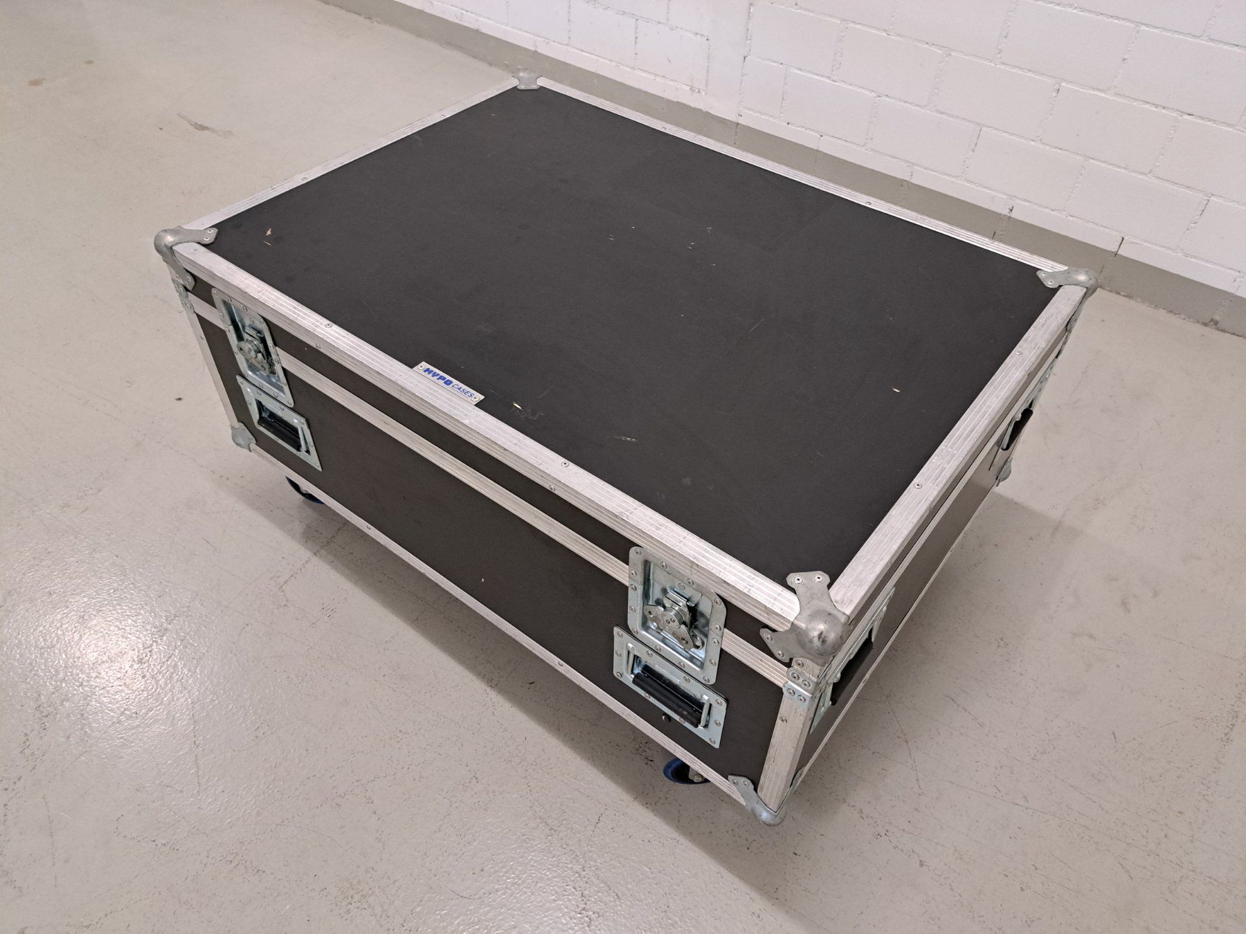 Valigie: Flight Case leer, 110 x 80 x 55cm – Usato da Embrach venduto da lichttechnik 1