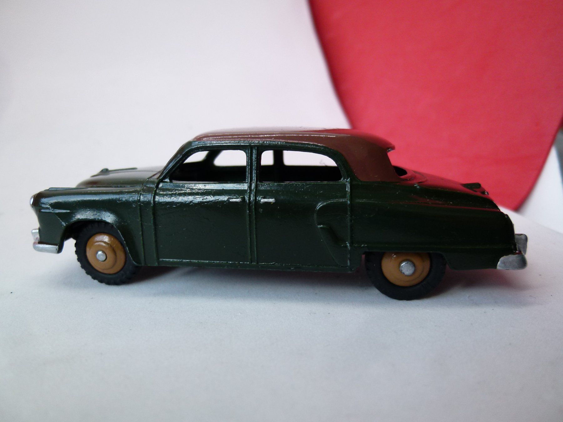 Dinky Toys Modellini d'auto: DINKY TOYS - Studebaker - braun-dgrün - restauriert – Usato da Reiden venduto da Aston2 4