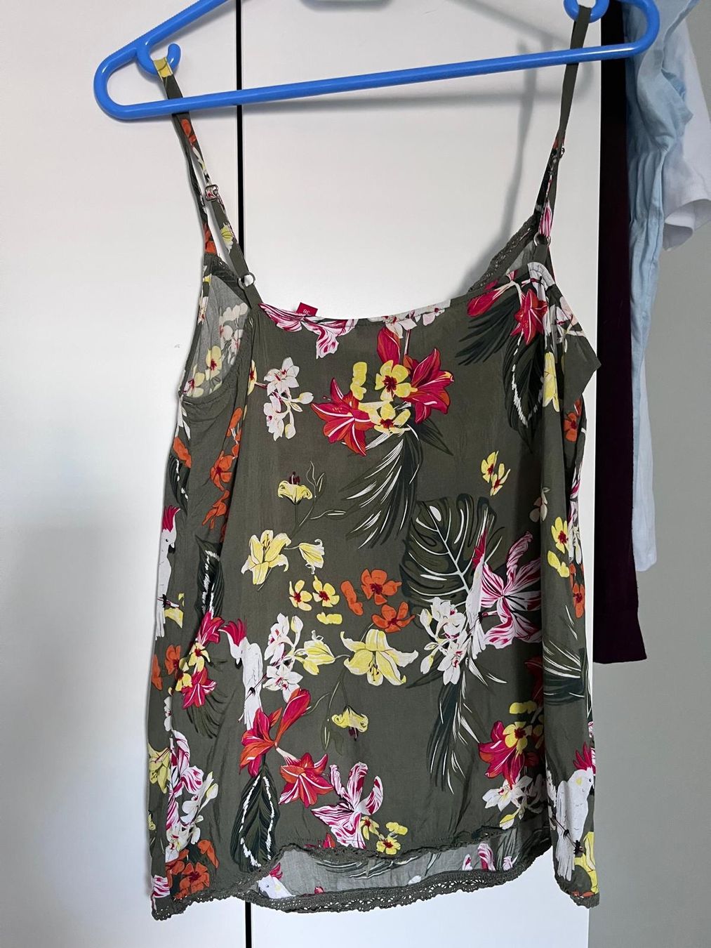 S.Oliver Top: s.Oliver Top mit Tropical-Print, Gr. 38 – Usato da Basel venduto da CocoBasel 2