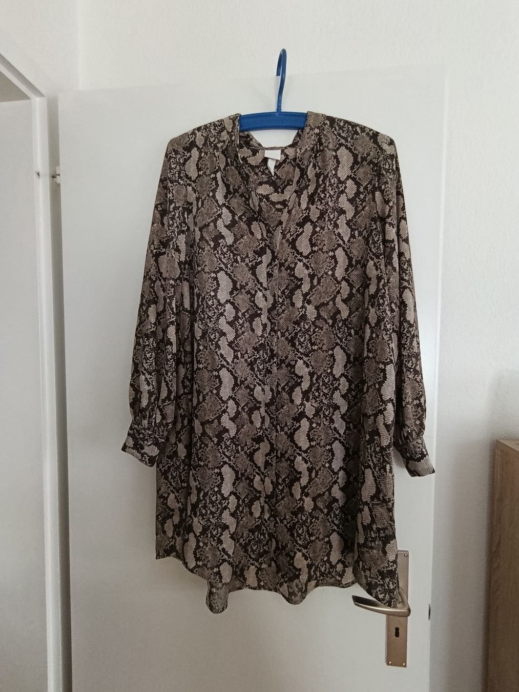 H&M Vestiti: Blusenkleid mit Knöpfen Gr.42 – Usato da Bellach venduto da TORA4