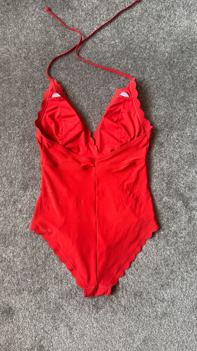 H&M Maillots de bain & Bikinis: Badeanzug rot mit Wellenrand Grösse S – D'occasion à Kriessern par loolah 1