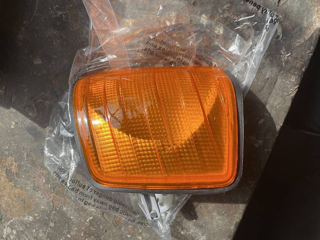 Alle Autoersatzteile: Mercedes W201 190E Blinker Orange – Gebraucht aus Altstätten SG von luk_y5gw 2