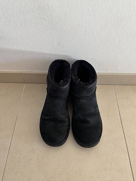 Scarpe da donna: Ugg noir – Usato da Pomy venduto da Gtum 3