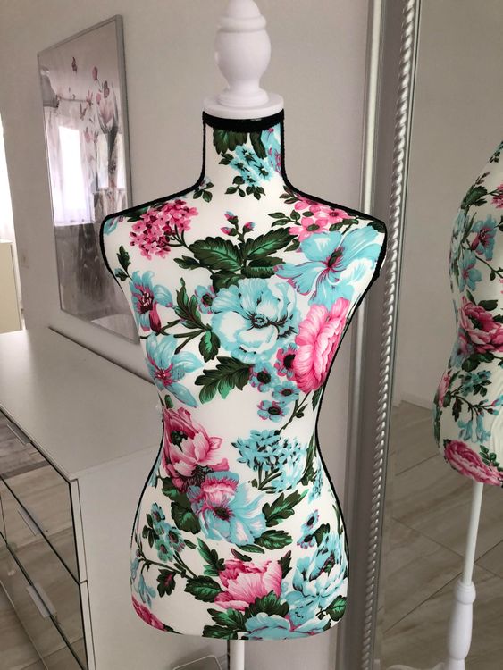 Schneiderpuppe Größe M/L – Mit Floralem Bezug, Verstellbarer Ständer, Chrom