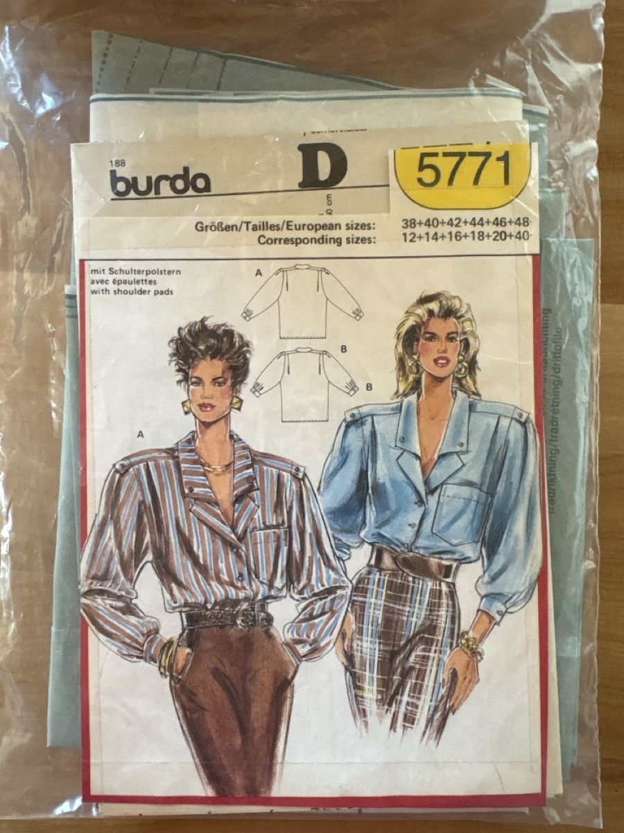 Cartamodelli: Schnittmuster für Damen Bluse – Usato da Rümlang venduto da euqinom16