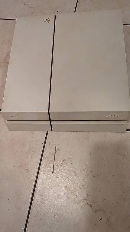 Konsolen: PS4 Konsole ohne etwas altes System Software drauf – Gebraucht aus Wattenwil von karinschaw 3