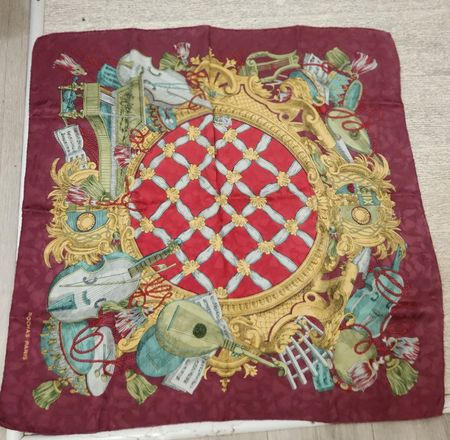 Foulard Rochas Paris soie motif musique femme occasion