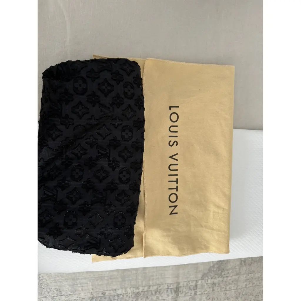Louis Vuitton Borse da donna: Louis Vuitton Pochette en soie – Usato da Le Grand-Saconnex venduto da Ventesecondemain 3