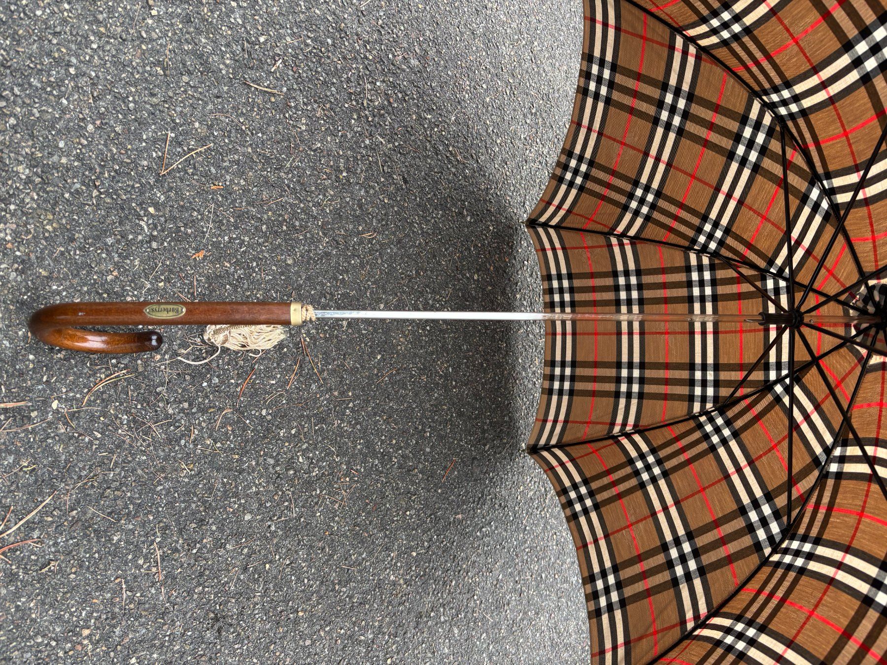 Burberry Regenschirme: BURBERRY, Regenschirm, 20. Jahrhundert. – Gebraucht aus Eggersriet von car_w5cl 2