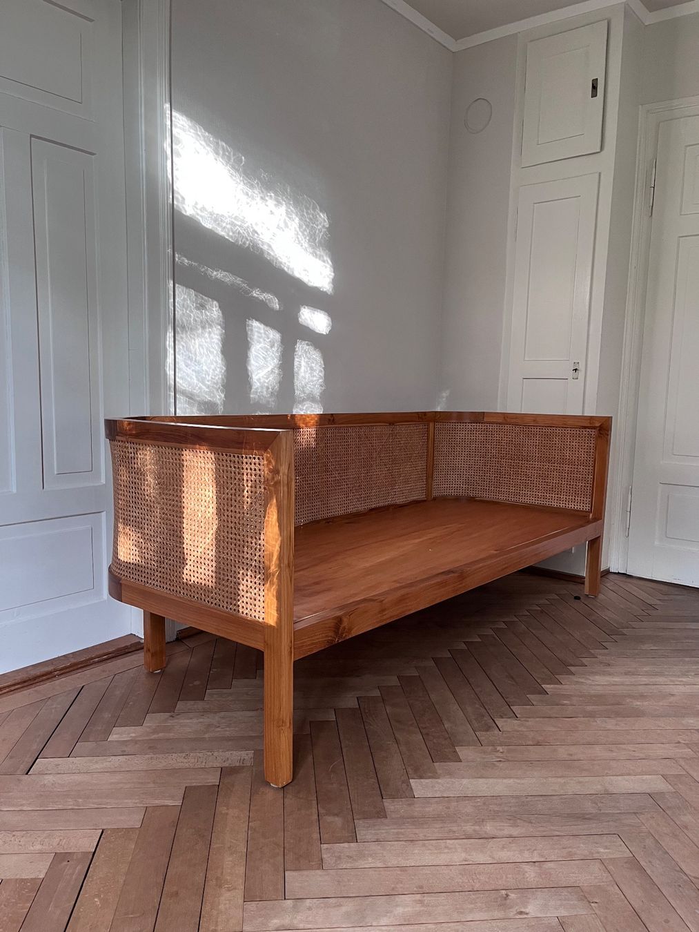 Sofas: Wunderschönes Teak Sofa mit Rattan – Gebraucht aus Luzern von kimbaey 2