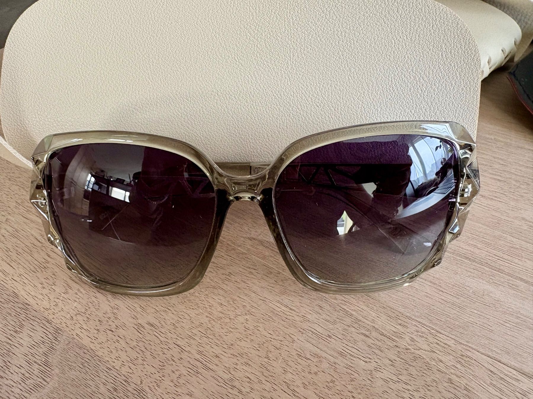Lunettes & Verres: Schöne Sonnenbrille – Neuf (Voir description) à Seuzach par Rose56