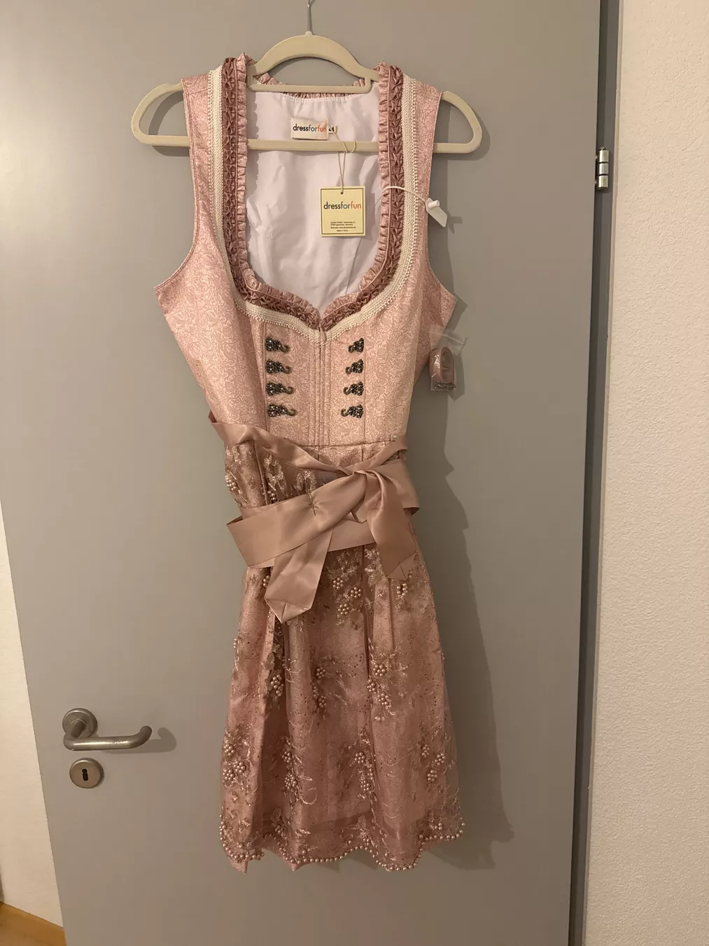 Costumi: Dirndl mit Bluse – Nuovo e nell'imballaggio originale da Emmenbrücke venduto da larawaldmeyer 3