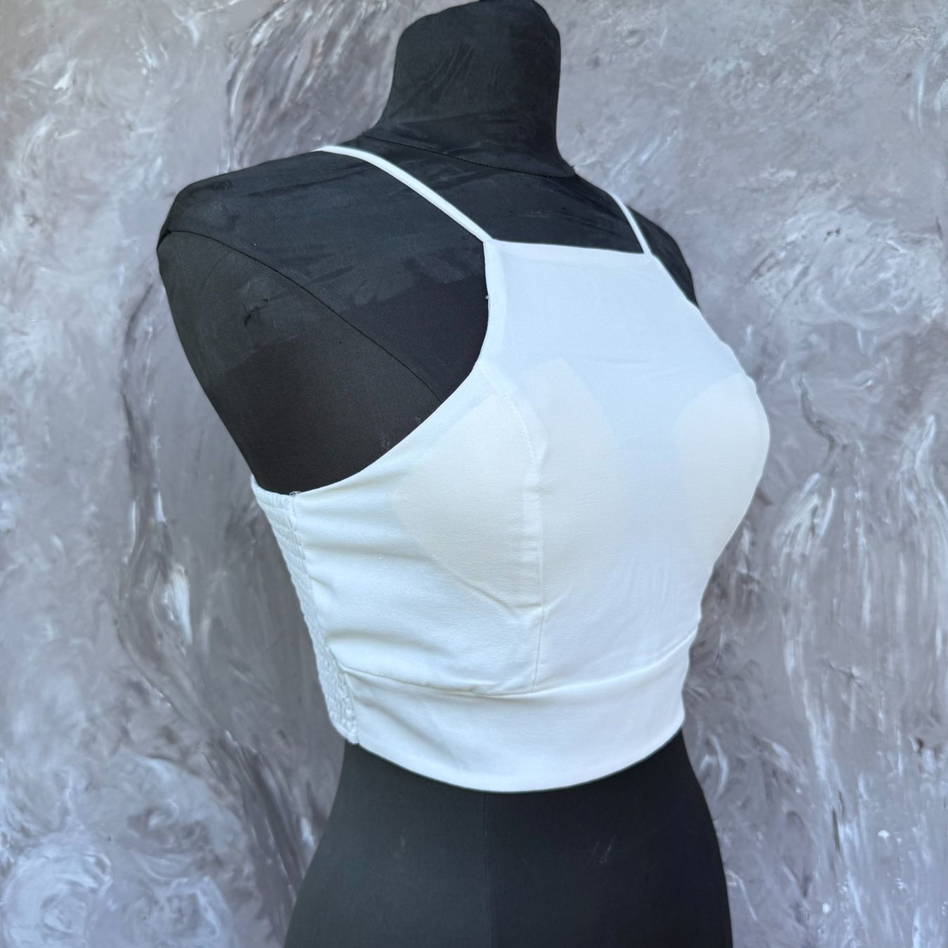 Top: Crop top blanc à bretelles – Usato da Thônex venduto da Suisse.Shopping 1
