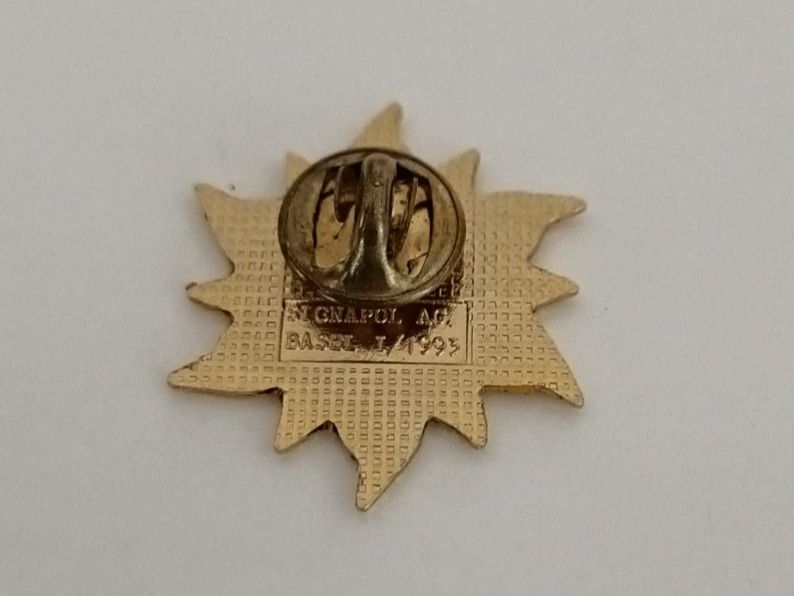 Placchette & Badge: Pin Bubendorf Dorffest 1994 Sonneck - Box 9 – Usato da Köniz venduto da Pinscollect 1