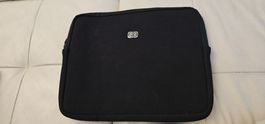 Schwarze Laptop Schutzhülle gepolstert mit Reissverschluss