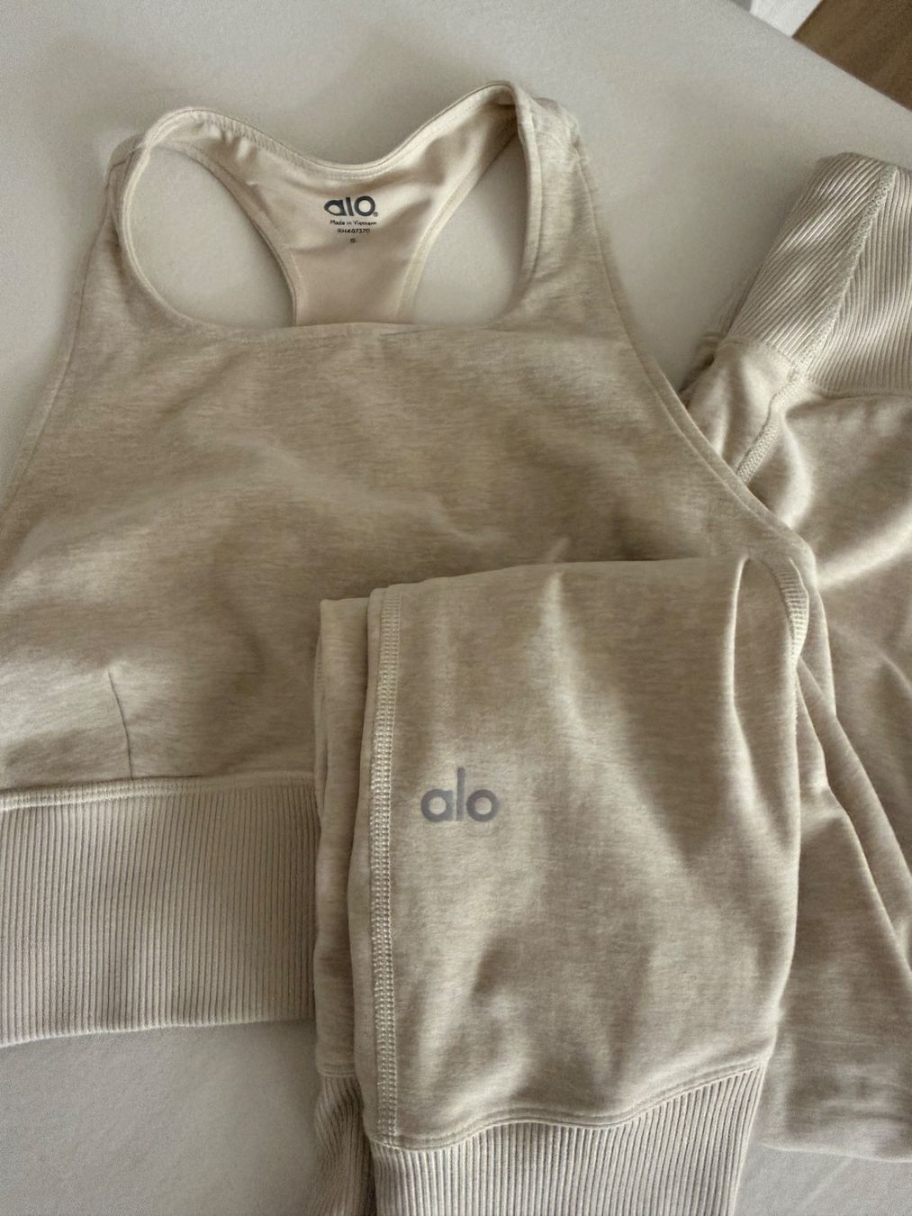 Alo Yoga Leggings: Alo yoga set gr S – Neu (gemäss Beschreibung) aus Zürich von newyork2013