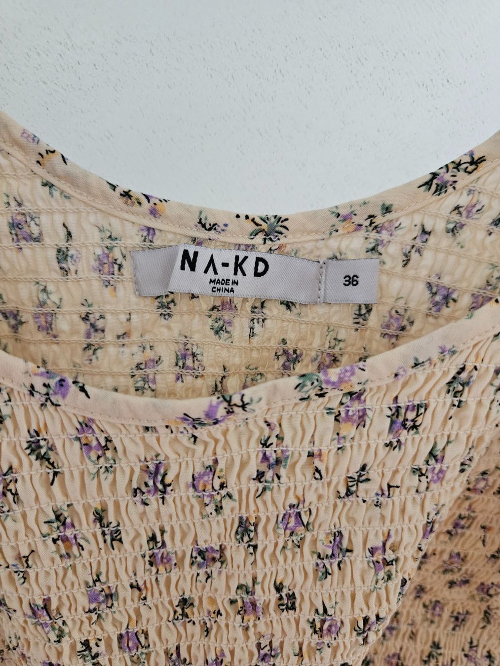 Na-kd Camicette: NA-KD 100% cotton top – Usato da Genève venduto da ele_b7wq 3