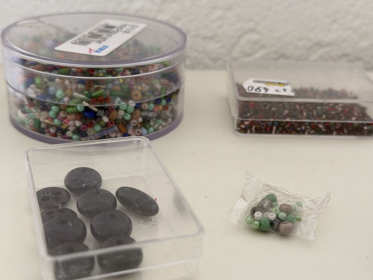 Kits de loisir créatif: Bastelperlen Set, Knöpfen sortiert – D'occasion à Thun par tahari 1