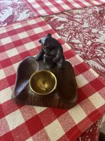 Antiker Bär aus Holz mit Messing Schale