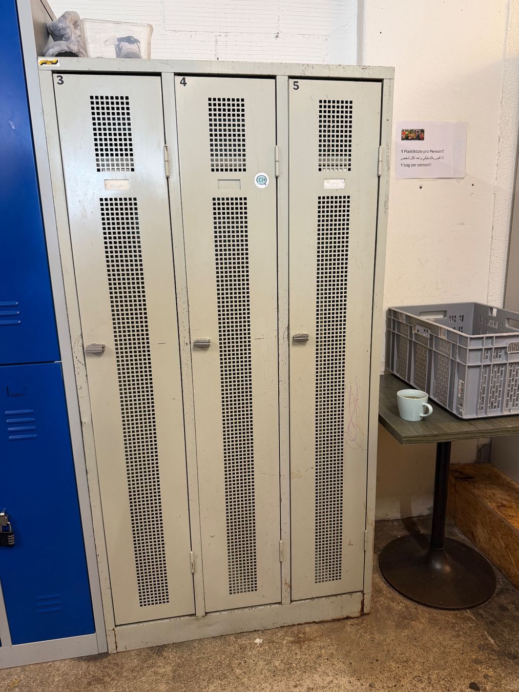 Garderobe: Spind – Gebraucht aus Basel von ant_w7yw