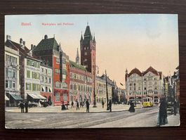 BASEL Marktplatz mit Rathaus belebt, Tram / Strassenbahn