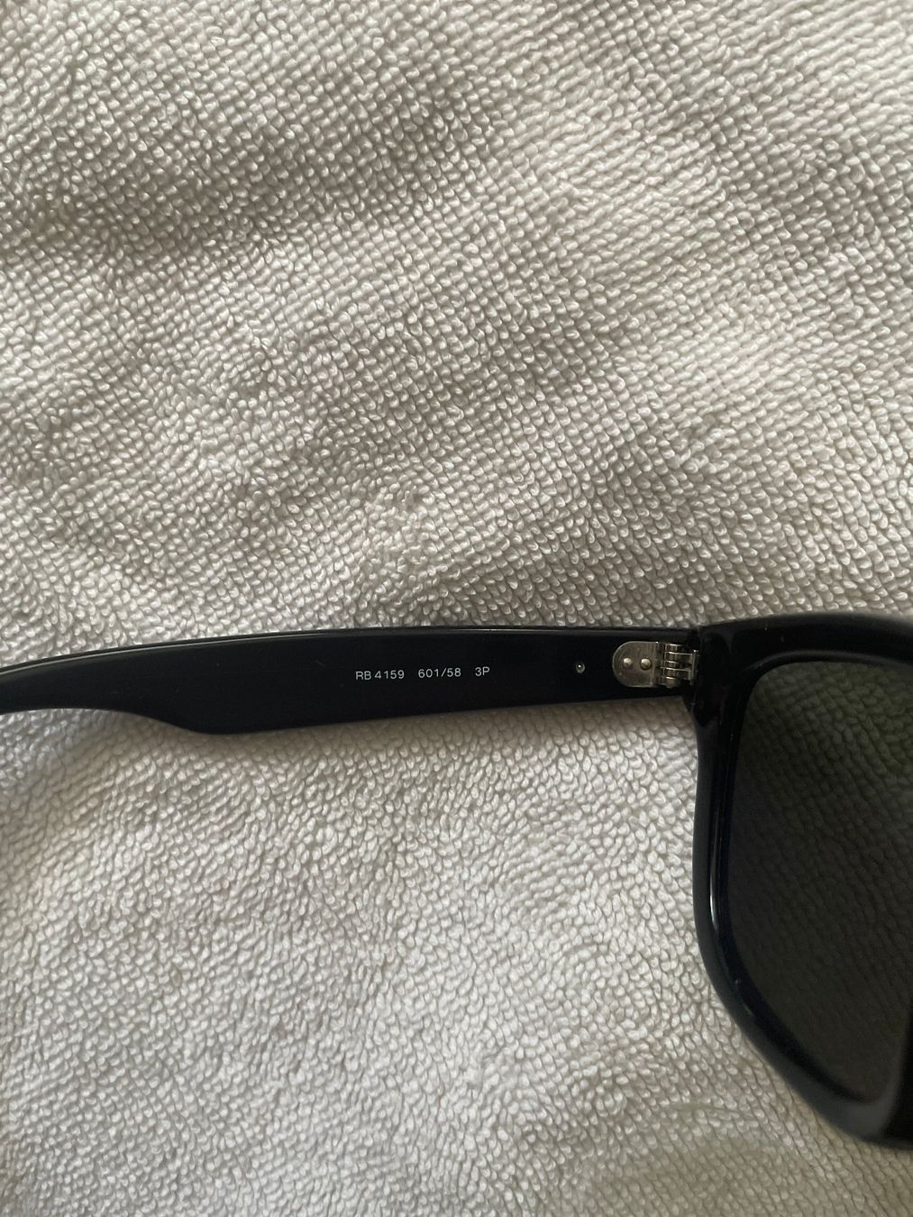 Ray-Ban Occhiali & Lenti: Ray-Ban RB4159 Sonnenbrille Schwarz Polarized – Usato da Zollikerberg venduto da DDeiwa 1