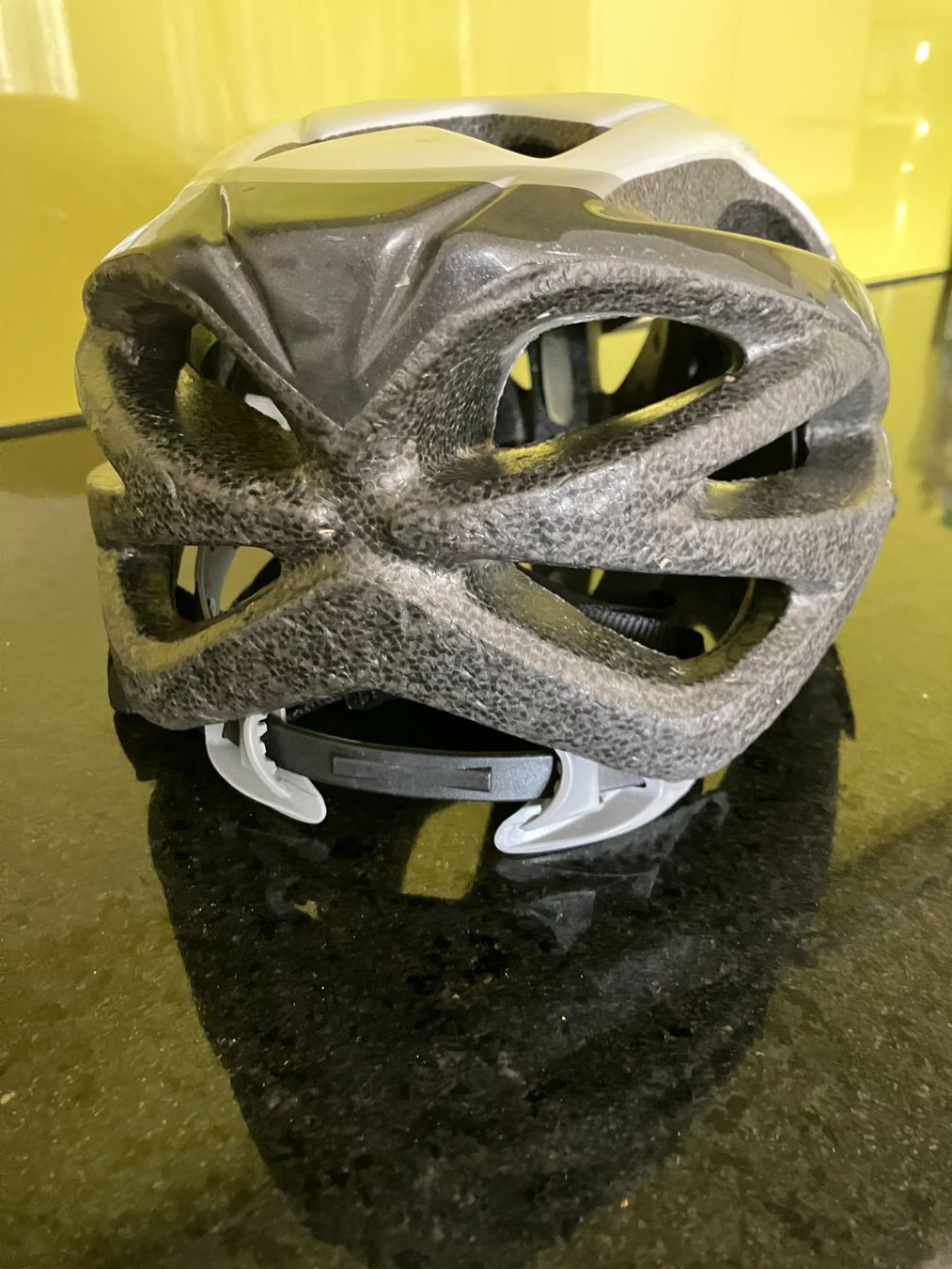Casques: Velohelm Erwachsene GIRO – D'occasion à Neuenhof par FrediA. 1
