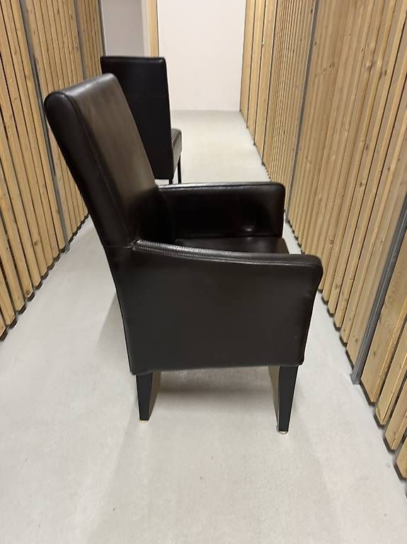 Stühle: Esszimmerstühle Leder & Kuhfell – Gebraucht aus Hünibach von san_2bxn 2