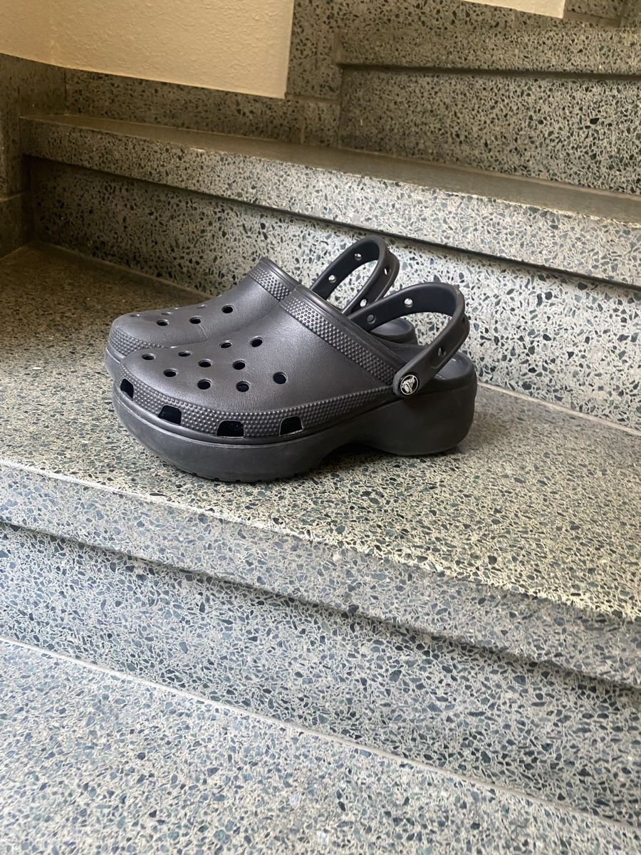 Crocs Scarpe da donna: Crocs classic plateau – Usato da Zürich venduto da SonyDeux