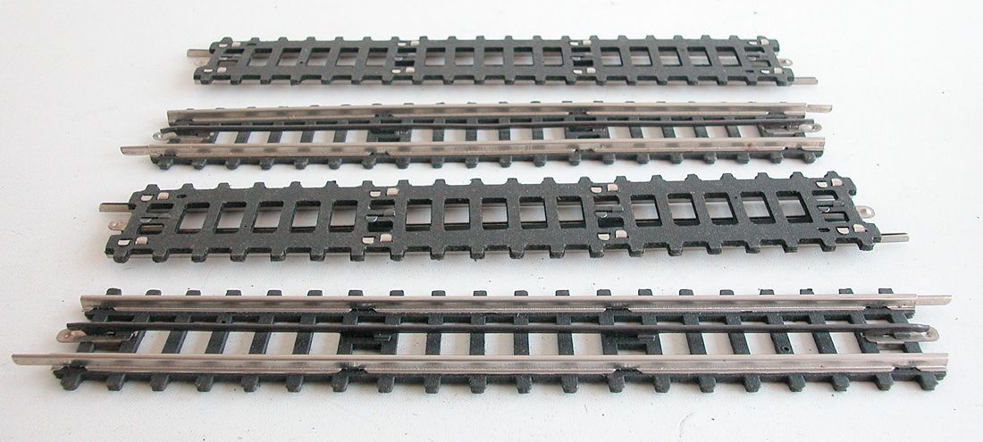 Trix Modellini di ferrovie: Trix Express 50 Gleisstücke gerade Spur H0 – Usato da Oberwil BL venduto da Klang 1