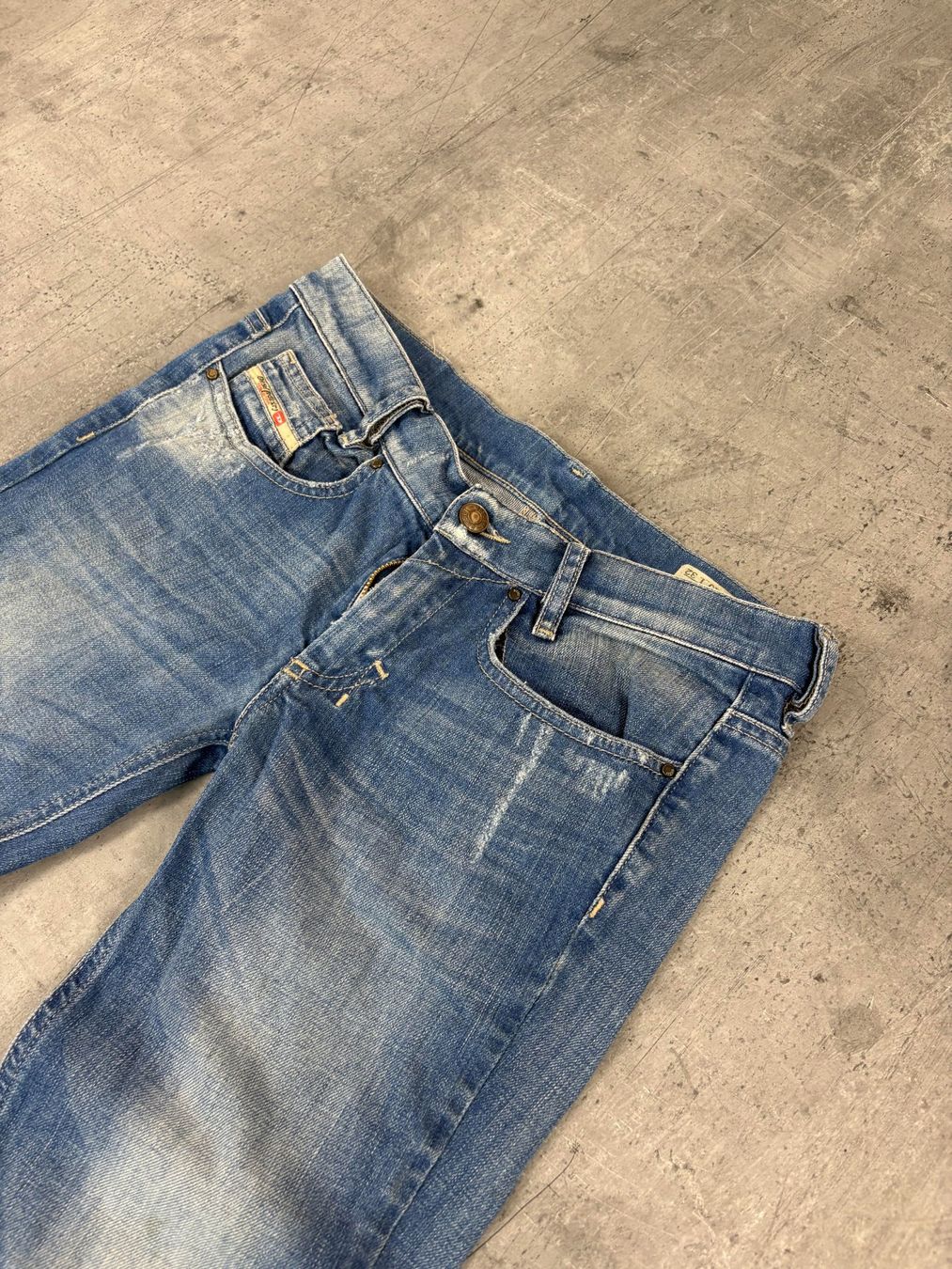 Diesel Jeans: Vintage Diesel Bootcut Flared Jeans (S) – Nuovo (secondo la descrizione) da Werdenberg venduto da hase.vintage 3