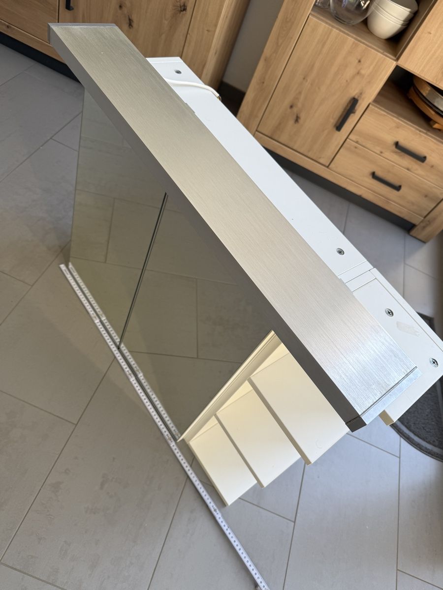 Armadietti a specchio: Bathroom Cabinet with Mirror and Light – Usato da Arlesheim venduto da jan_5fsk