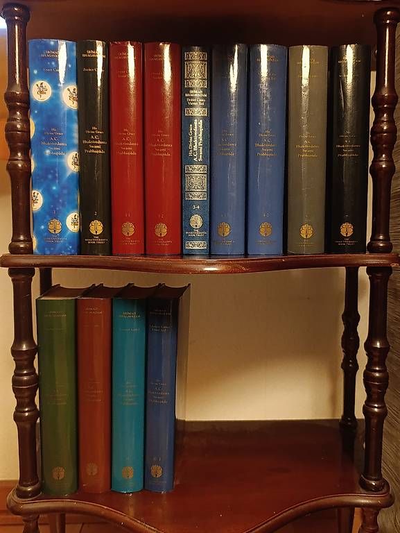 Libri: SRIMAD BHAGAVATAM – Usato da Luzern venduto da gowshekan98