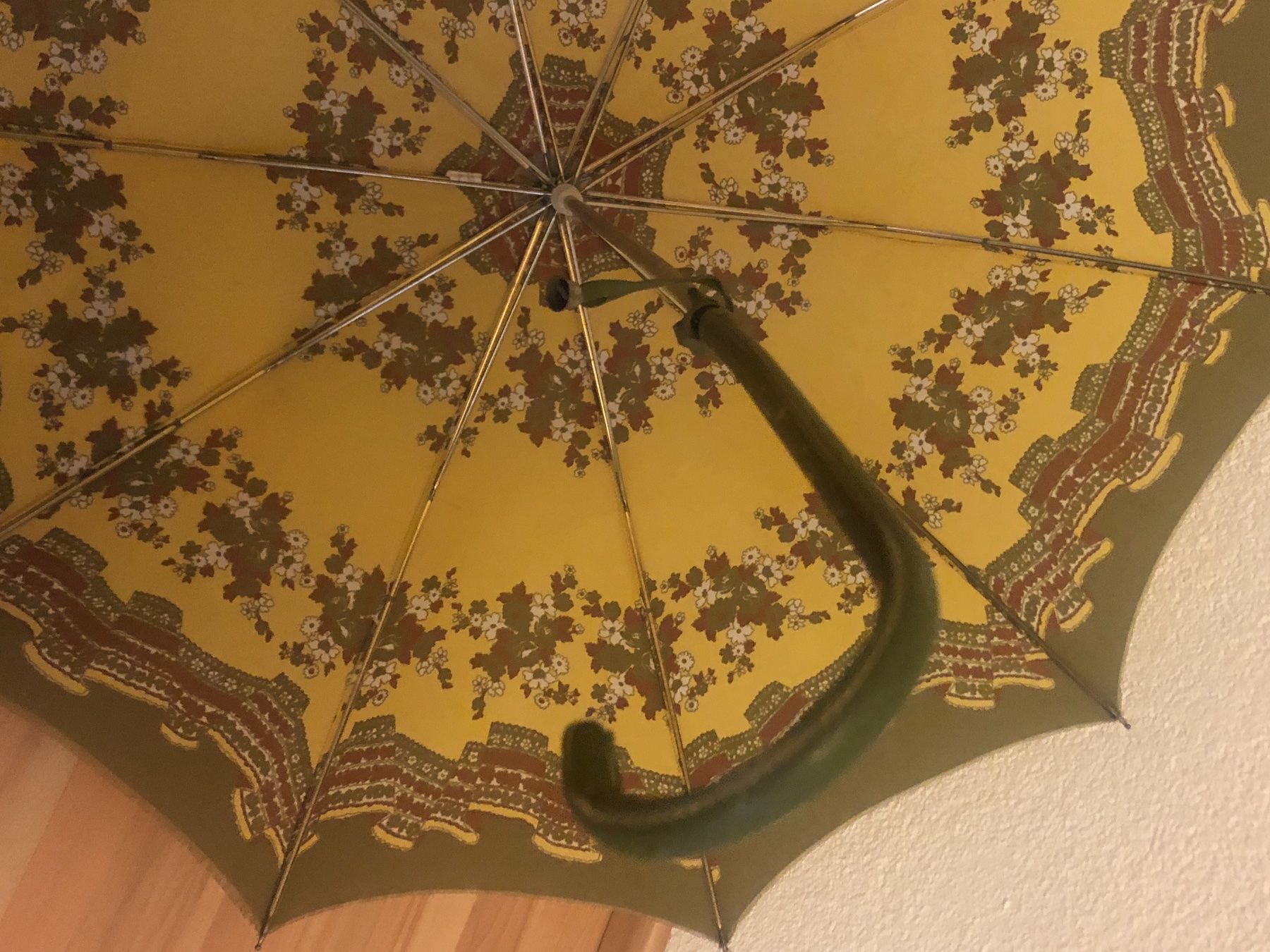 Sun Ombrelli: Alter Regenschirm – Usato da Schlieren venduto da Flower5 2