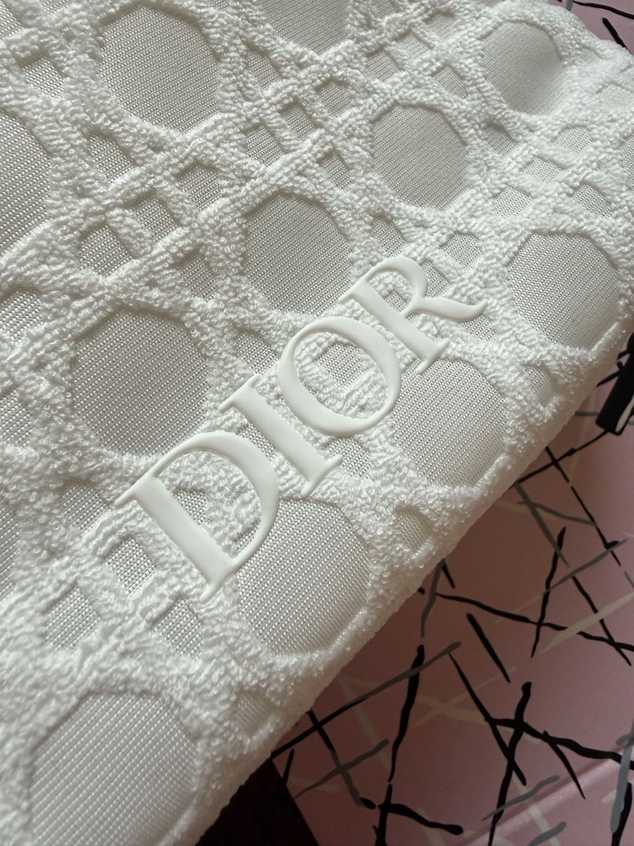 Dior Custodie per cosmetici: Dior White Cannage Pouch – Nuovo e nell'imballaggio originale da Luzern venduto da sas_r89l 2