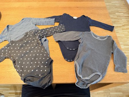 4 Baby Bodys H&M Langarm Set verschiedene Muster gebraucht74