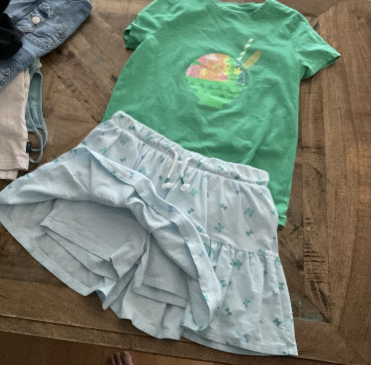 Lotti & Set di vestiti: 12 Stück Sommer Kleiderpaket Gr. 146 – Usato da Bachenbülach venduto da Sybeco 3