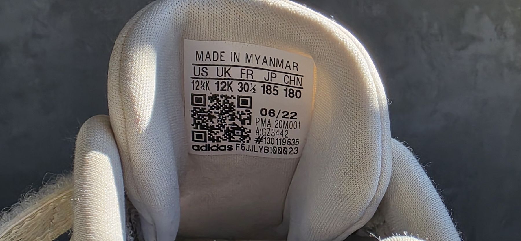 Adidas Scarpe per ragazzi: Adidas Sneaker Gr 30.5 – Usato da Stäfa venduto da Espresso_Macchiato 2
