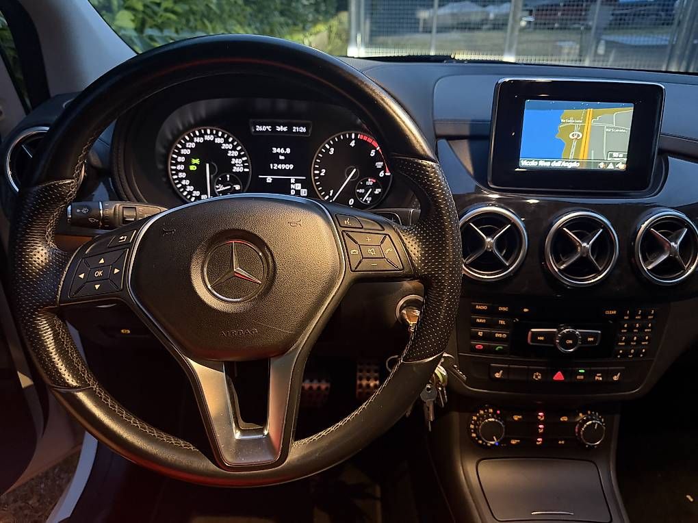 Autos: Mercedes B200 CDI Automatica – D'occasion à Melano par Nmasterx 1