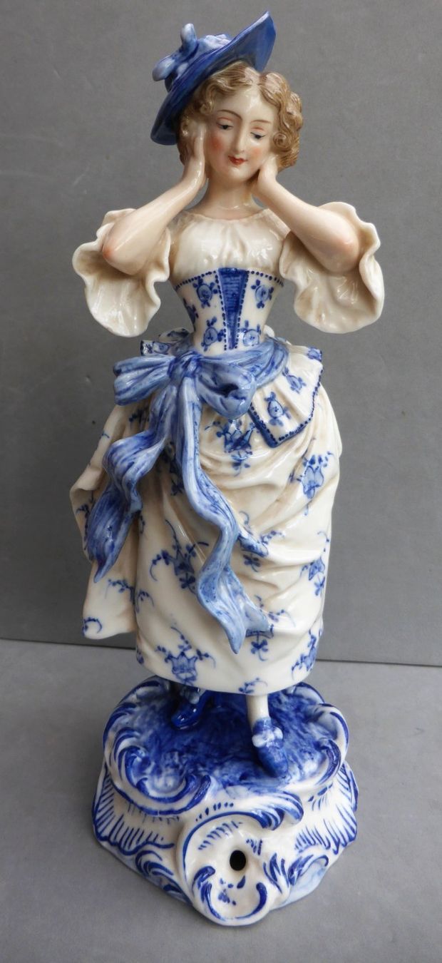 Statuette: Hübsche antike Figur von Dressel & Kister – Usato da Sonceboz-Sombeval venduto da Artdecolove